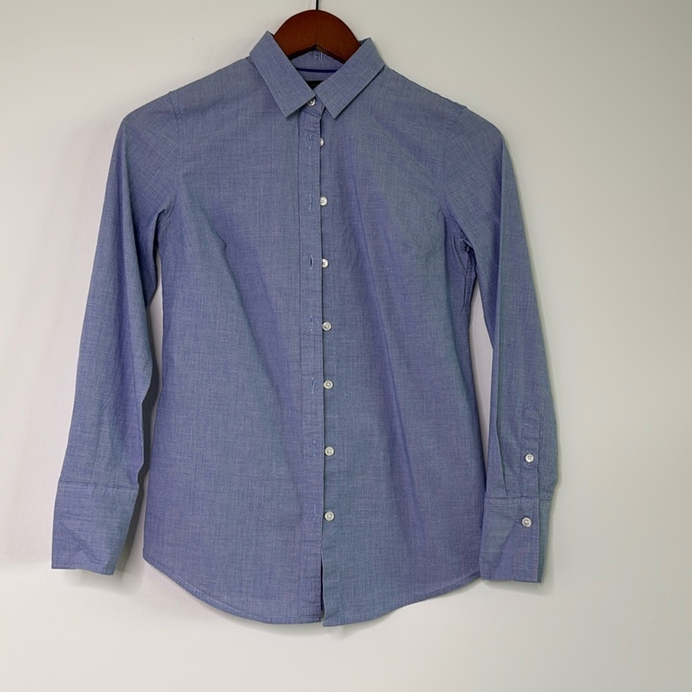 Banana Republic Riley Fitted Button Down Petite 0 - Picture 2 of 8